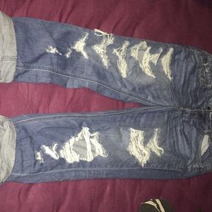 Cute American eagle ripped jeans.